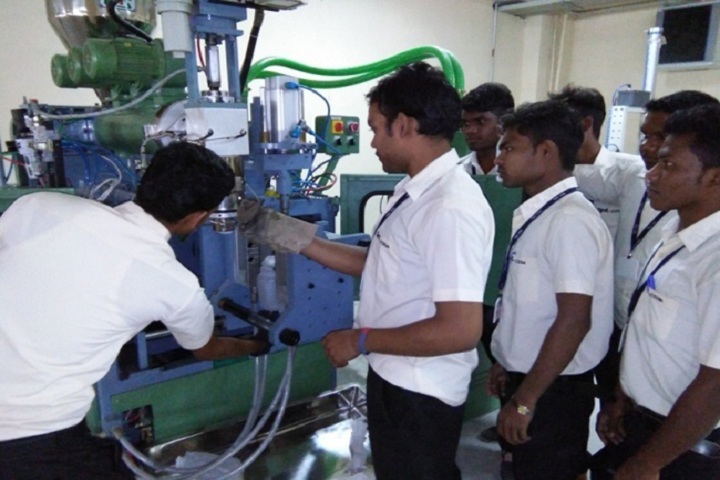 https://cache.careers360.mobi/media/colleges/social-media/media-gallery/1748/2018/12/31/Laboratory practical work of Central Institute of Plastics Engineering and Technology Raipur_Laboratory.jpg